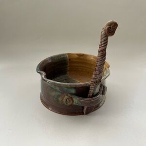 Artisan Brie Bowl with Handle and Spreader- Earth Tones